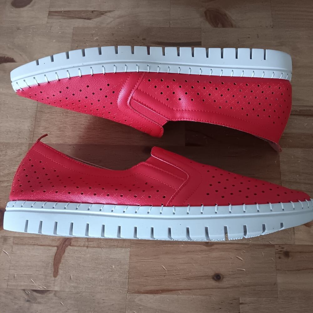 GLOLILY Elle Starburst Perf/ Walking Shoes Slip-On‎ Red Size: 11 M  NWB - Picture 5 of 11